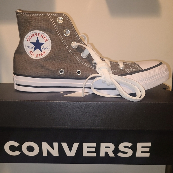 Converse Shoes - Converse size 8